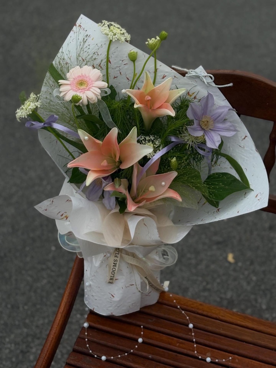 Lily mix flower bouquet