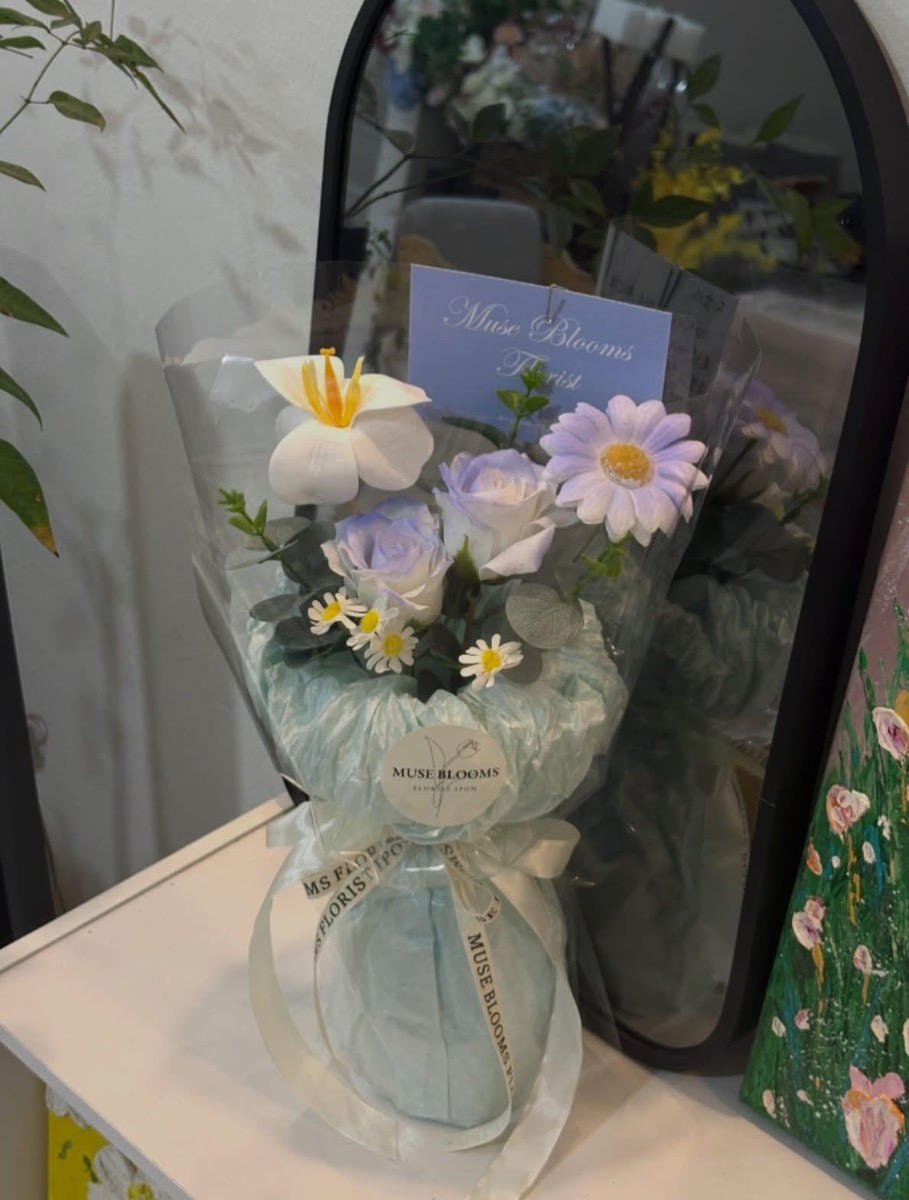 blue&white small soap flower