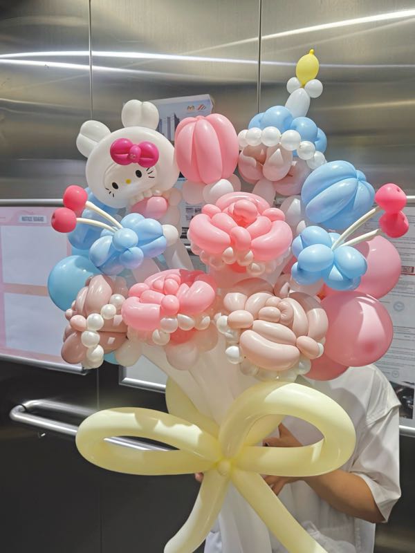 Pink and Blue Hello Kitty Balloon Bouquet – photo 2