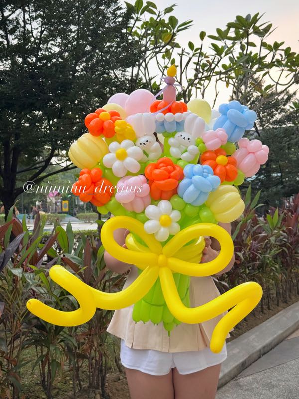 Pink and Blue Hello Kitty Balloon Bouquet