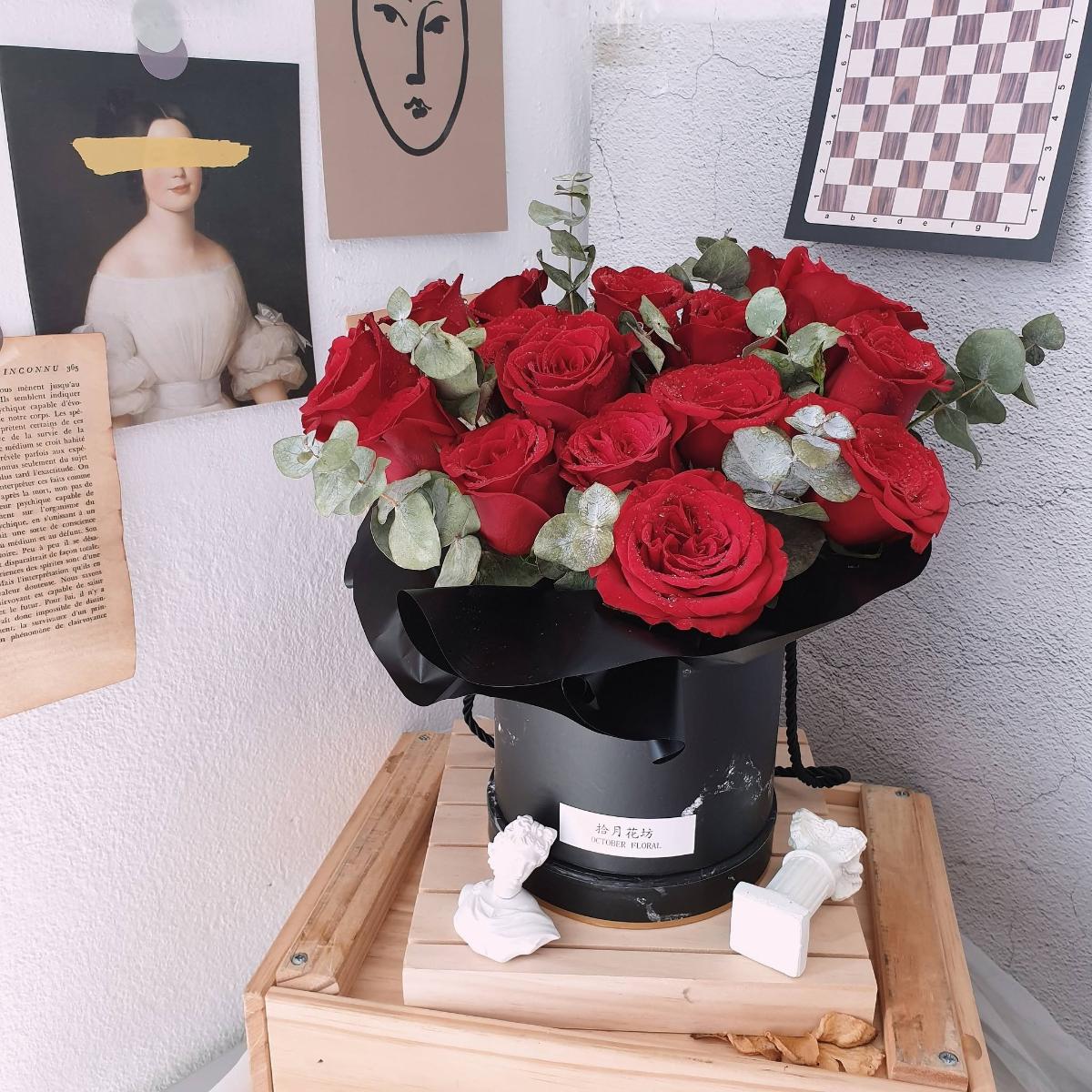 Eternal Love: Classic Red Roses in Round Hat Box