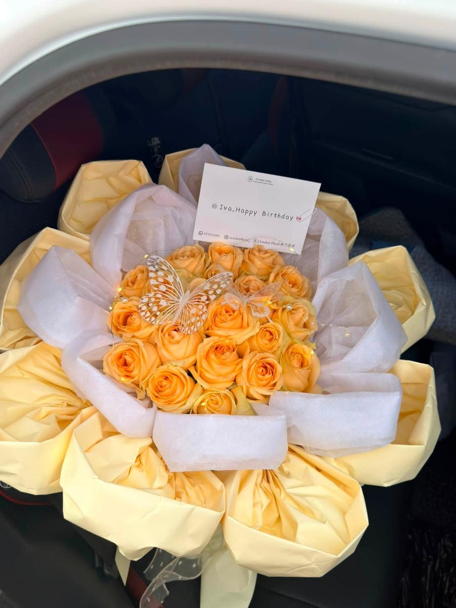 Giant Champagne Rose Birthday Bouquet with Lights