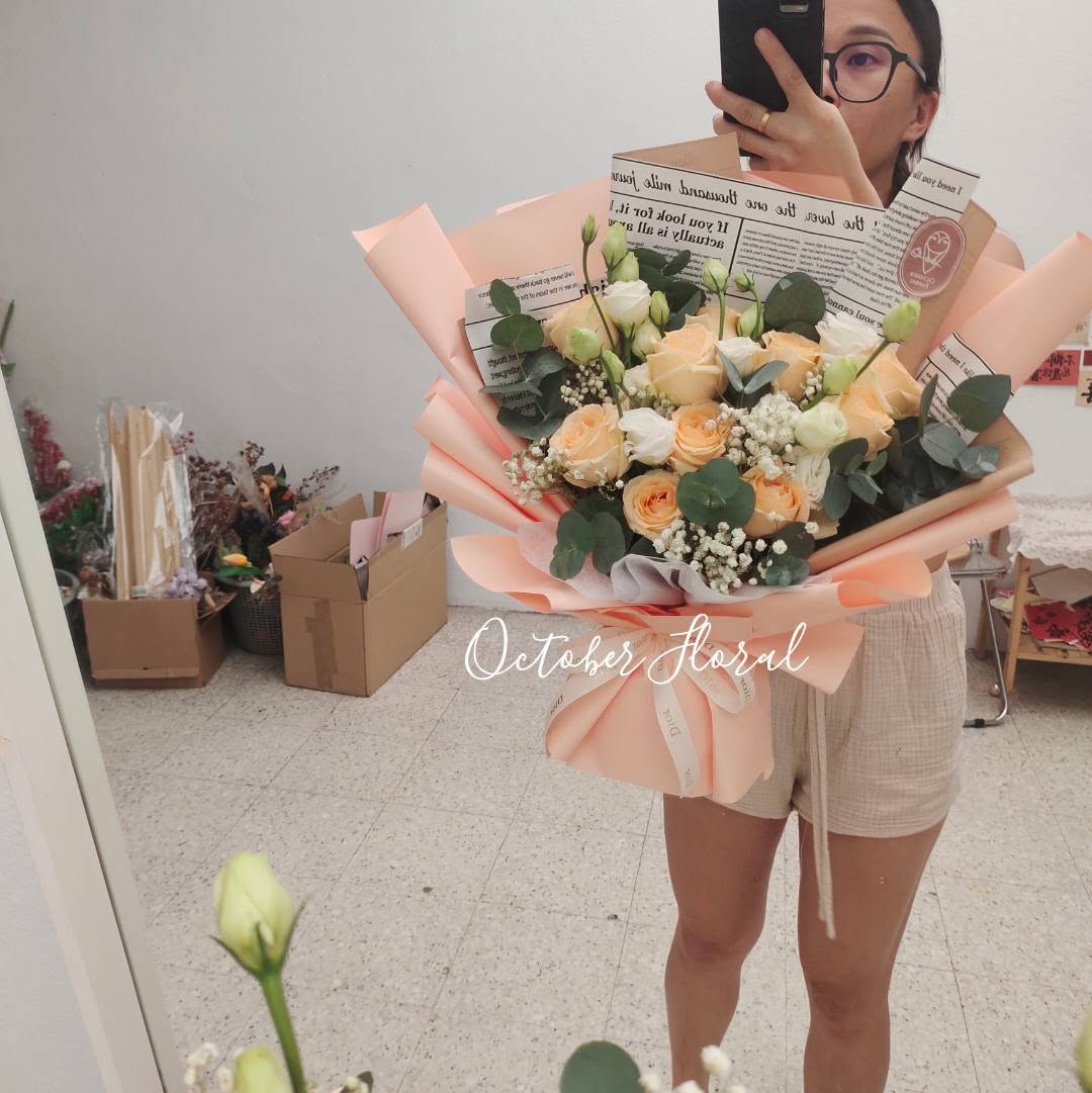 Golden Elegance - Champagne Rose & Eustoma Hand Bouquet