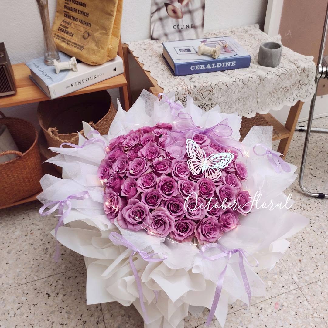 Purple Fantasy - 50Stalk Large Violet Rose LED Light Luxury Bouquet