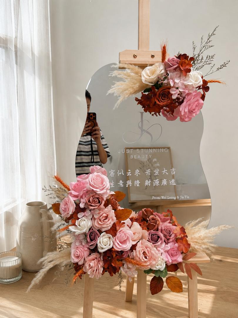 Irregular shape mirror stand