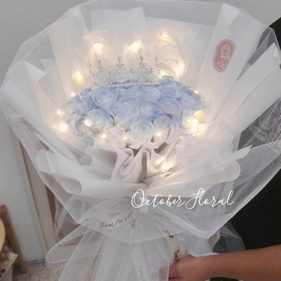 Frozen Romance - Luxury Crown Blue & White Gradient Rose with LED Baby's Breath Bouquet