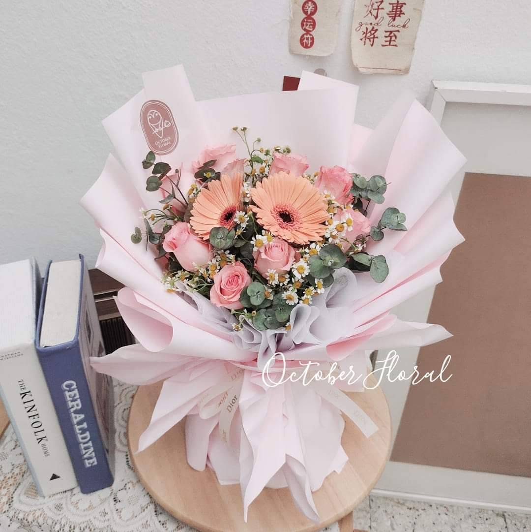 Pink & White Double-Layer Pleated Wrapped Bouquet with Pink Roses and Soft Peach Gerberas