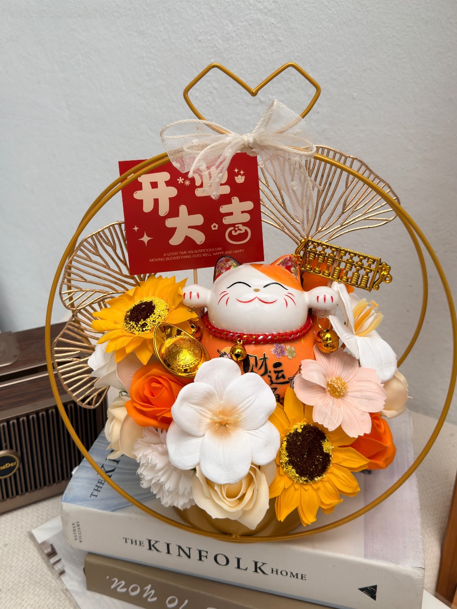 Golden Orange Lucky Cat Ornament Round