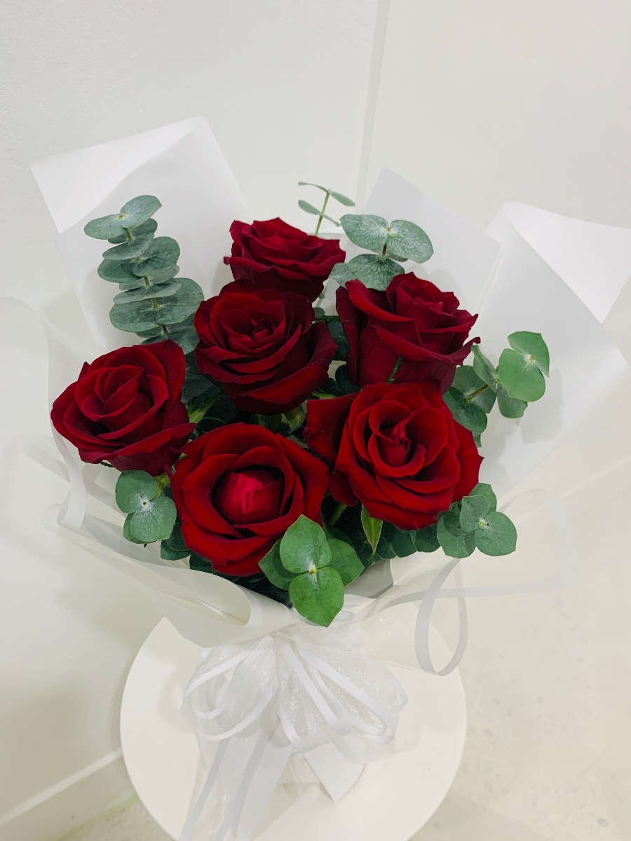 6 Red Roses