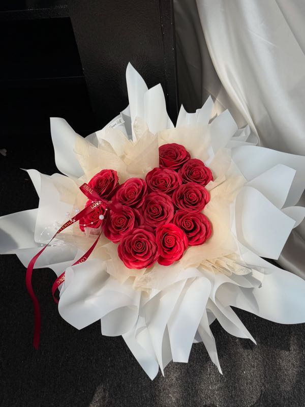 Twelve-Rose Heart Bouquet – photo 2