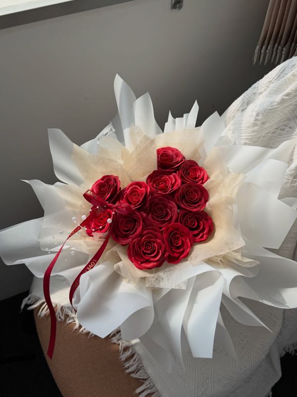 Twelve-Rose Heart Bouquet – photo 3