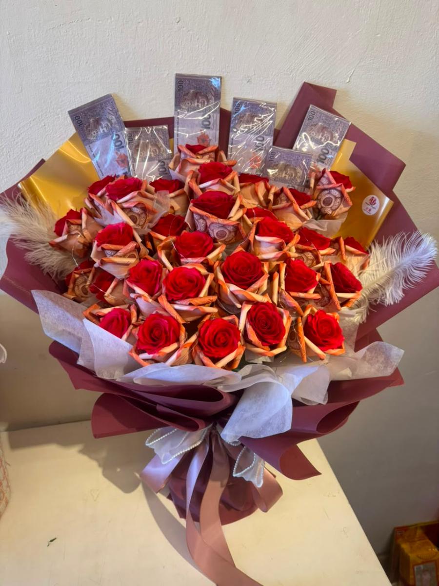 CASH & ROSE BOUQUET