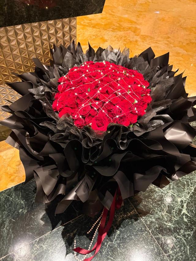 99 Red Roses Bouquet 九十九朵求婚红玫瑰