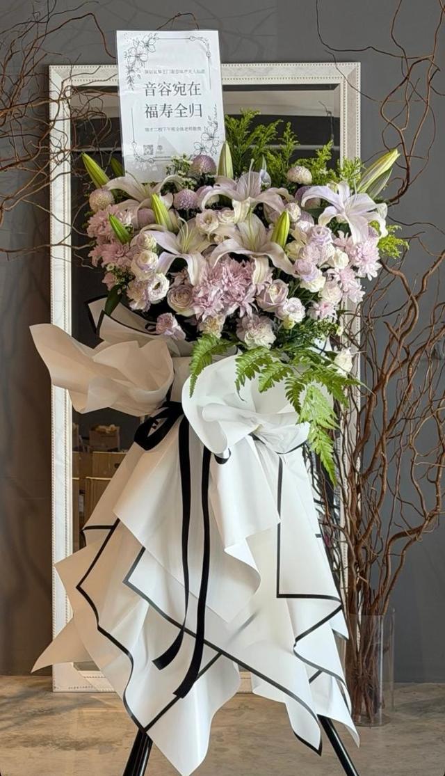 Lavender Reverence Condolence Stand