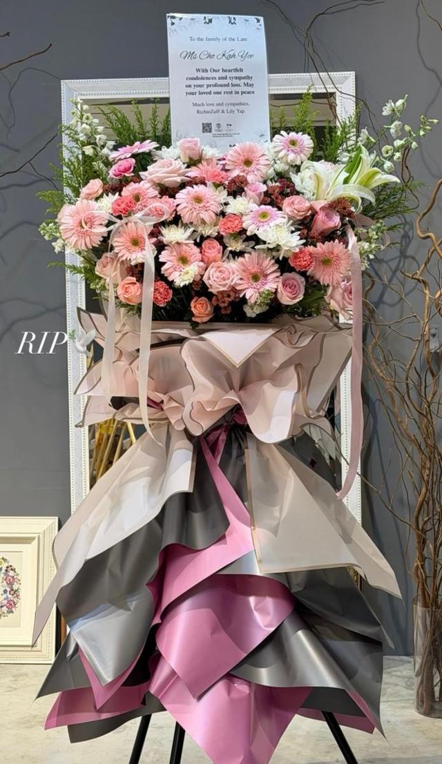Blush Reverence Condolence Stand