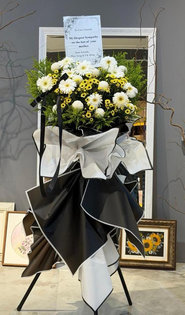 Sunny Remembrance Condolence Stand