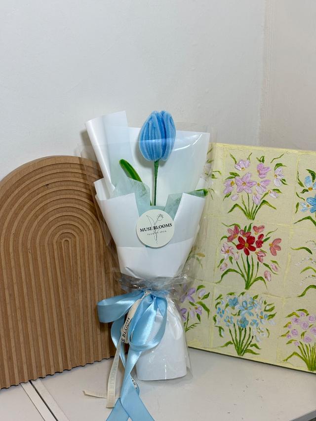 Single blue pipe-cleaner tulip