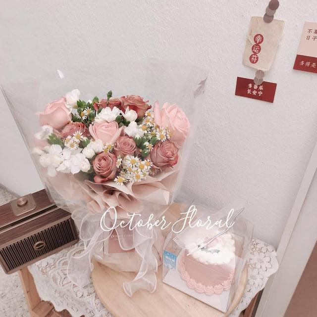 Vintage Milk Tea Rose Hand Bouquet with Mini Birthday Cake