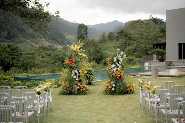 Garden Wedding Decor and Bouquet