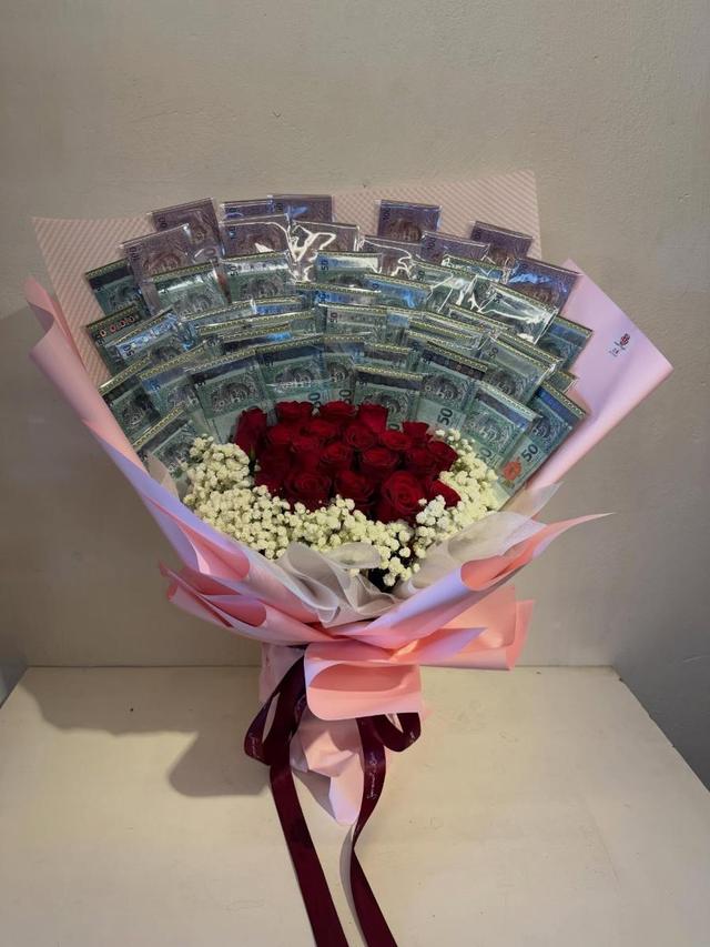 CASH & ROSE BOUQUET